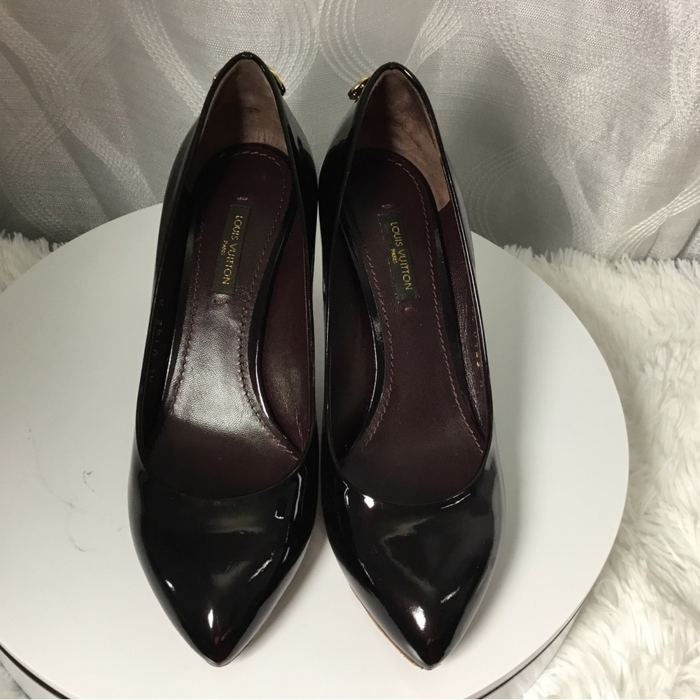 Louis Vuitton Black Patent Pointed Toe Pumps - Picture 2 of 11